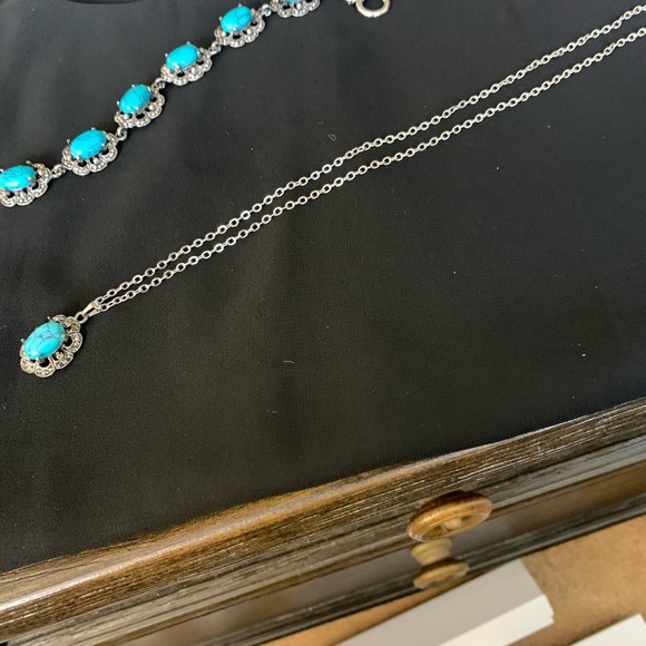 Simulated Turquoise wrapped in silver-tone setting. - Picture 4 of 5